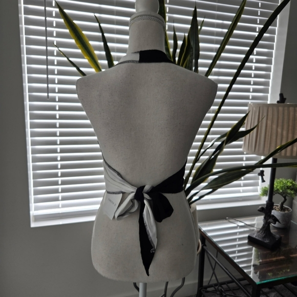 Forever 21 Colorblock Cropped Halter Top. Size Small. New.A ribbed knit crop t - Picture 5 of 8